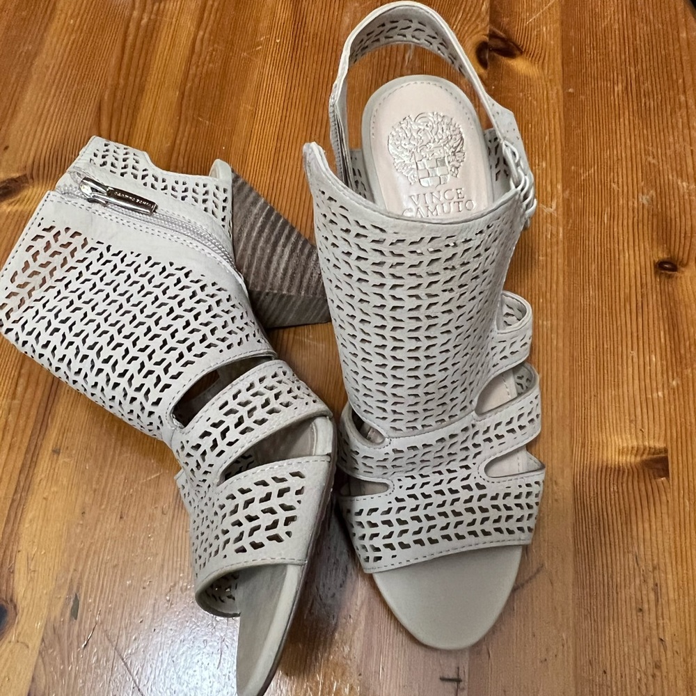 NWOT Vince Camuto heel sandals